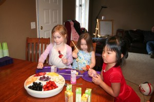 4-11-2010 maggie bday_fruitkabobs